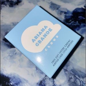 ARIANA GRANDE AIRPOD CASE CLOUD